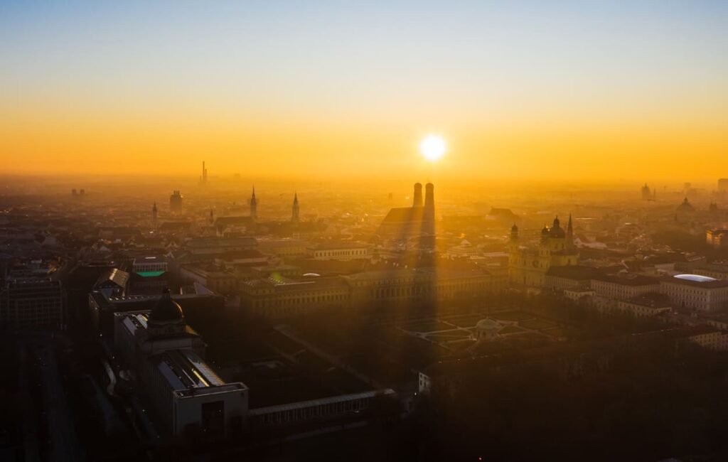 München beim Sonnenuntergang, romantische Stimmung