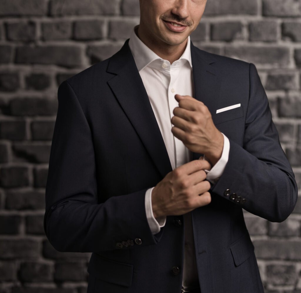 Buche einen erstklassigen High-Class-Callboy. Erlebe mit Callboy Gabriel erotische Stunden.